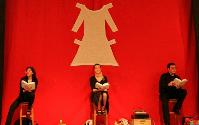 Scene from Sueños de color carmesí